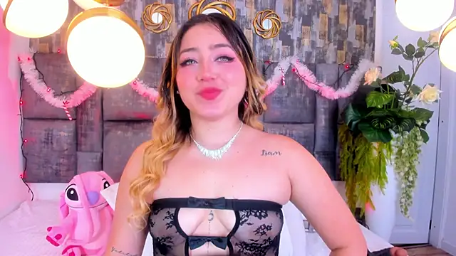 Snapshot of PatyLawrence chatting on 26, 11, 2025 PatyLawrence online show from 26, 11, 2025