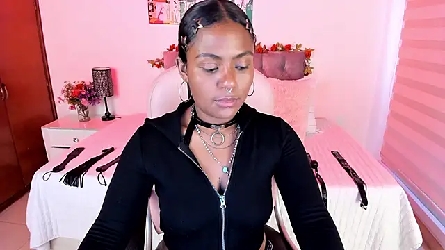 Snapshot of Lucie_Harper chatting on 10, 9, 2025 Lucie Harper online show from 10, 9, 2025
