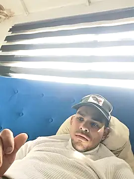 Snapshot of jhoi95 chatting on 19, 10, 2025 jhoi95 online show from 19, 10, 2025