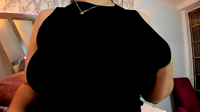 Snapshot of Aisha_poweer chatting on 20, 10, 2025 Aisha poweer online show from 20, 10, 2025