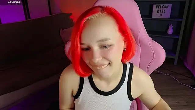 NaomiYoru online show from 26, 9, 2025