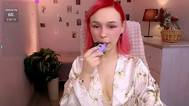 Snapshot of NaomiYoru chatting on 4, 4, 2026 NaomiYoru online show from 4, 4, 2026