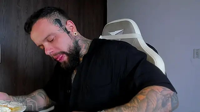 Snapshot of natevillage chatting on 5, 10, 2025 natevillage online show from 5, 10, 2025