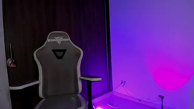 Snapshot of natevillage chatting on 14, 10, 2025 natevillage online show from 14, 10, 2025