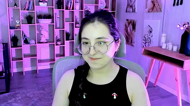 Snapshot of VirtuallVoyant chatting on 5, 11, 2025 VirtuallVoyant online show from 5, 11, 2025