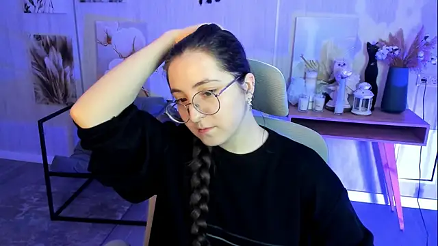 Snapshot of VirtuallVoyant chatting on 14, 11, 2025 VirtuallVoyant online show from 14, 11, 2025