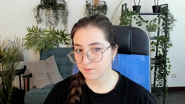 Snapshot of VirtuallVoyant chatting on 26, 11, 2025 VirtuallVoyant online show from 26, 11, 2025