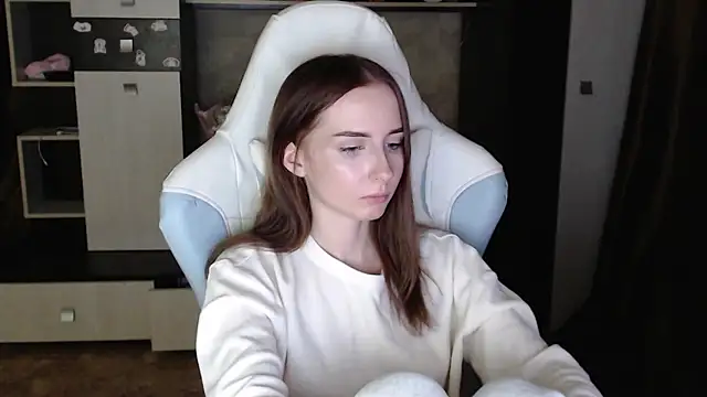 Snapshot of Cutti_Crystal chatting on 27, 10, 2025 Cutti Crystal online show from 27, 10, 2025