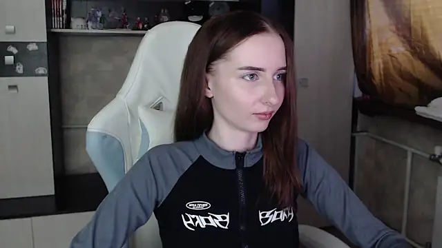 Snapshot of Cutti_Crystal chatting on 4, 11, 2025 Cutti Crystal online show from 4, 11, 2025