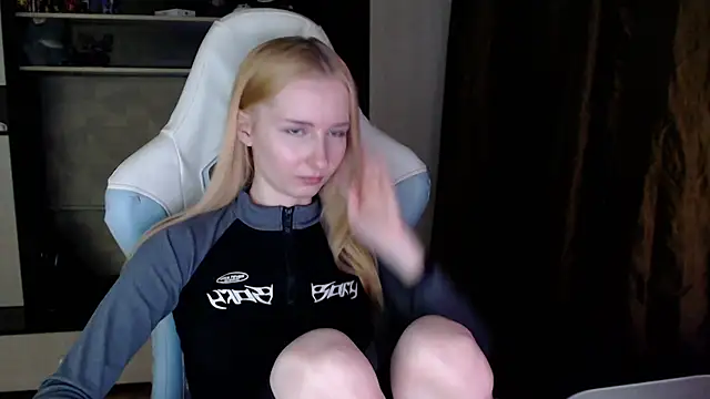 Snapshot of Cutti_Crystal chatting on 25, 3, 2026 Cutti Crystal online show from 25, 3, 2026