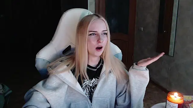 Snapshot of Cutti_Crystal chatting on 16, 4, 2026 Cutti Crystal online show from 16, 4, 2026