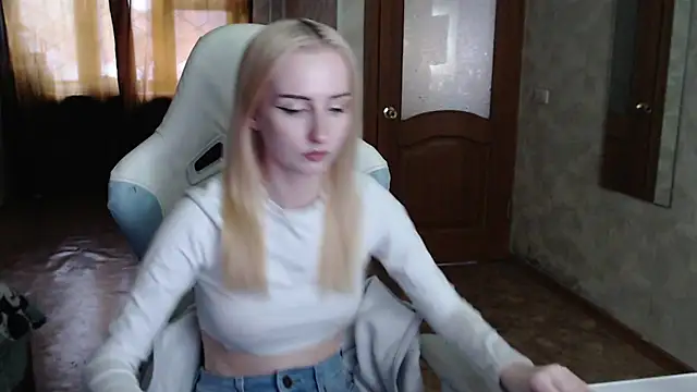 Snapshot of Cutti_Crystal chatting on 21, 4, 2026 Cutti Crystal online show from 21, 4, 2026