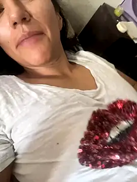 Snapshot of Huitaca_ chatting on 26, 10, 2025 Huitaca  online show from 26, 10, 2025