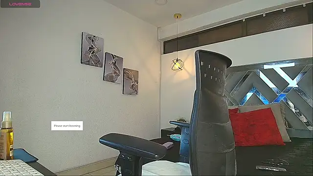 Snapshot of Rossi_ss1 chatting on 25, 11, 2025 Rossi ss1 online show from 25, 11, 2025