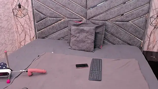 SASHA BROWNIE   online show from 2, 2, 2026