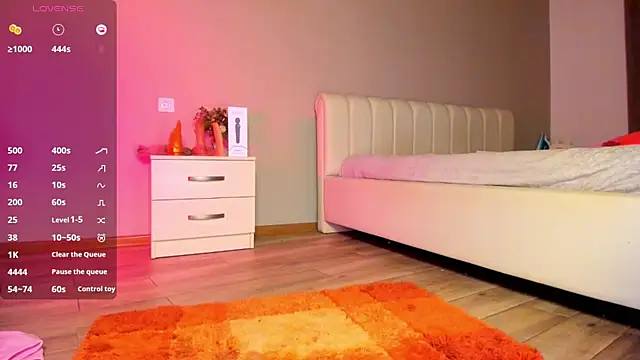 Clarity Yumi online show from 4, 12, 2025