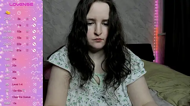 Snapshot of alice_allens chatting on 13, 11, 2025 alice allens online show from 13, 11, 2025