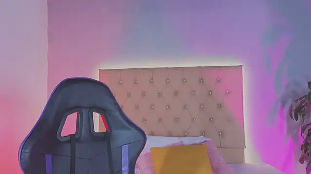 Zafiro  Brown online show from 21, 11, 2025