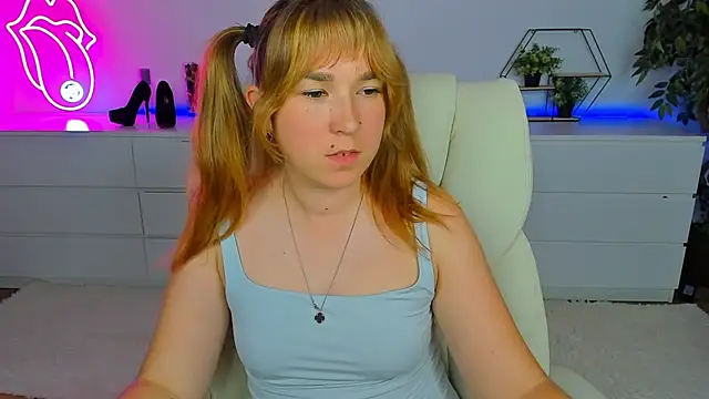 Snapshot of Sofii_darling chatting on 2, 10, 2025 Sofii darling online show from 2, 10, 2025