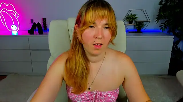 Snapshot of Sofii_darling chatting on 20, 10, 2025 Sofii darling online show from 20, 10, 2025