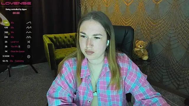 Snapshot of Sofii_darling chatting on 4, 5, 2026 Sofii darling online show from 4, 5, 2026