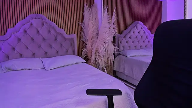 Starbutterflyy  online show from 25, 2, 2026