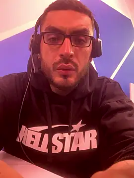 Snapshot of malek_xarx_ chatting on 5, 1, 2026 malek xarx online show from 5, 1, 2026