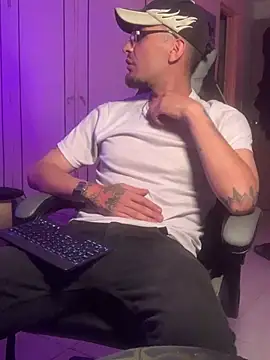 Snapshot of malek_xarx_ chatting on 5, 3, 2026 malek xarx online show from 5, 3, 2026