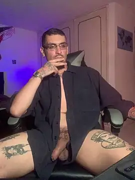 Snapshot of malek_xarx_ chatting on 7, 3, 2026 malek xarx online show from 7, 3, 2026