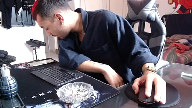 Snapshot of malek_xarx_ chatting on 9, 3, 2026 malek xarx online show from 9, 3, 2026