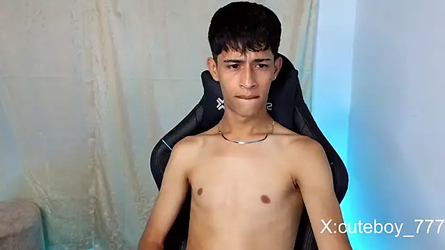 Snapshot of Danny_cute_05 chatting on 15, 3, 2026 Danny cute 05 online show from 15, 3, 2026