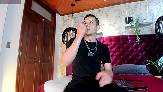 Snapshot of Dustin_Sonne chatting on 11, 11, 2025 Dustin Sonne online show from 11, 11, 2025