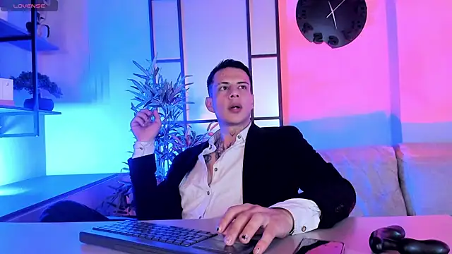 Snapshot of Dustin_Sonne chatting on 5, 12, 2025 Dustin Sonne online show from 5, 12, 2025