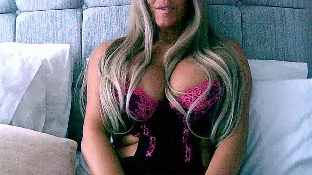 Snapshot of TheShyOne chatting on 25, 9, 2025 TheShyOne online show from 25, 9, 2025