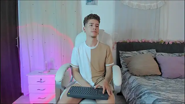 Snapshot of ThiagooJames chatting on 16, 12, 2025 ThiagooJames online show from 16, 12, 2025