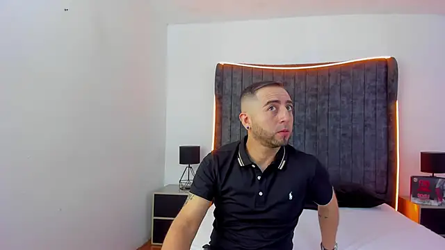 Snapshot of Lushian_ chatting on 7, 3, 2026 Lushian online show from 7, 3, 2026