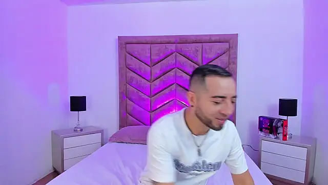 Snapshot of Lushian_ chatting on 6, 4, 2026 Lushian online show from 6, 4, 2026