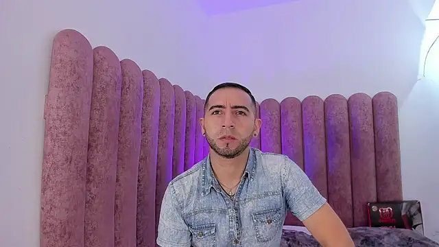 Snapshot of Lushian_ chatting on 7, 4, 2026 Lushian online show from 7, 4, 2026