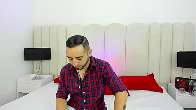 Snapshot of Lushian_ chatting on 11, 4, 2026 Lushian online show from 11, 4, 2026