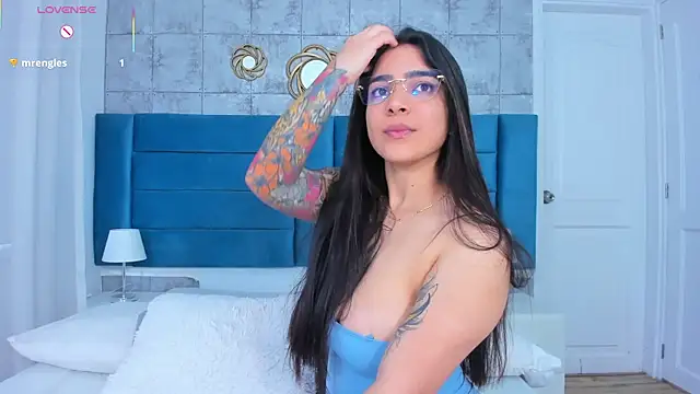 Snapshot of KamilaBetancourt chatting on 4, 5, 2026 KamilaBetancourt online show from 4, 5, 2026