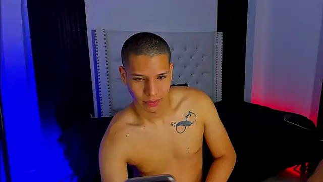 Snapshot of Latin_Boyss_ chatting on 18, 10, 2025 Latin Boyss  online show from 18, 10, 2025