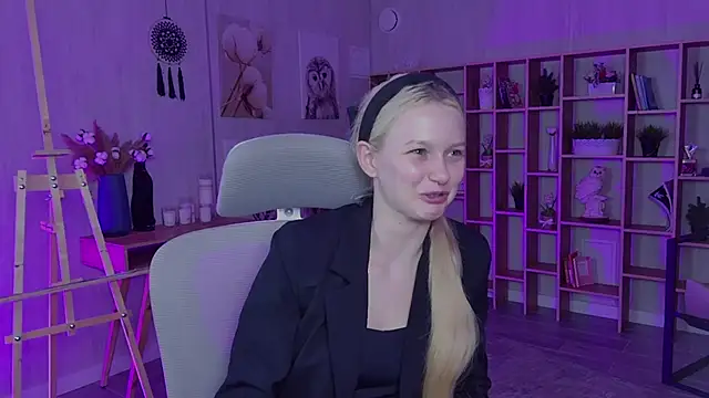 AvaDaviis online show from 17, 9, 2025