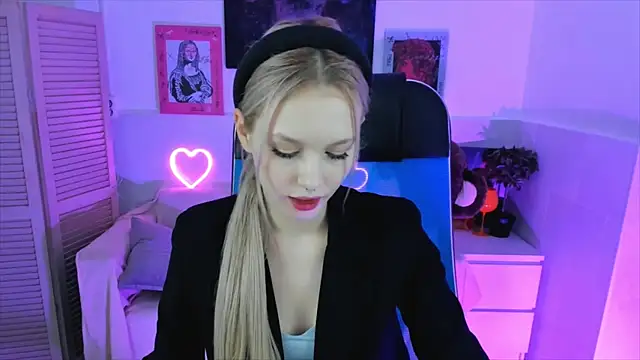 AvaDaviis online show from 18, 10, 2025