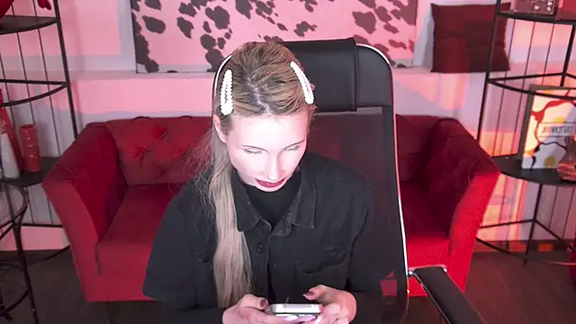 AvaDaviis online show from 15, 2, 2026