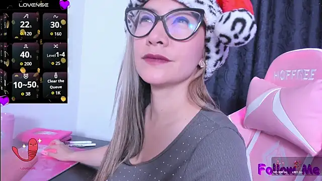 Snapshot of TilaTequila_15 chatting on 15, 12, 2025 TilaTequila 15 online show from 15, 12, 2025