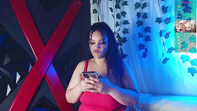 Snapshot of ivonne_diaz1 chatting on 14, 11, 2025 ivonne diaz1 online show from 14, 11, 2025