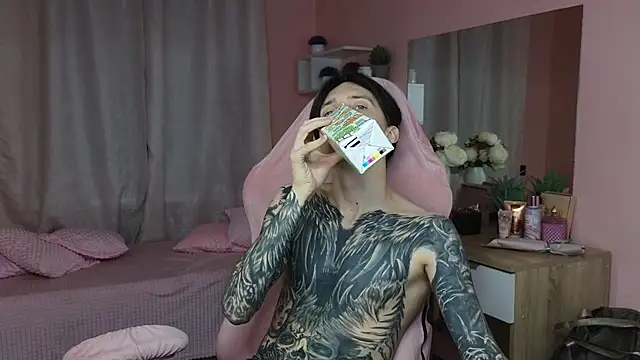 Snapshot of Martin_Jin chatting on 23, 10, 2025 Martin Jin online show from 23, 10, 2025