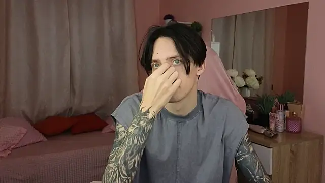 Snapshot of Martin_Jin chatting on 11, 11, 2025 Martin Jin online show from 11, 11, 2025