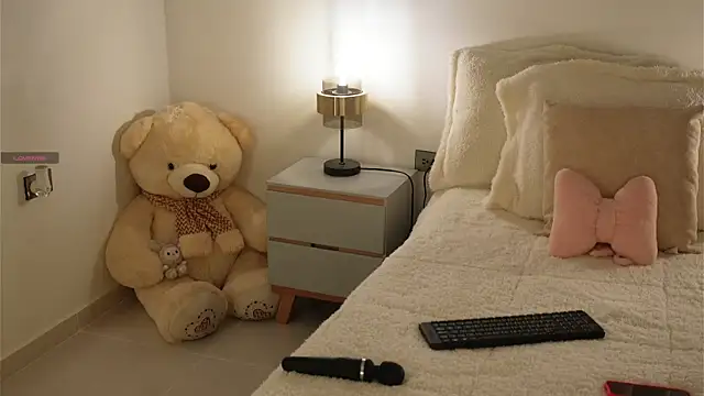 Snapshot of issa_baby2 chatting on 7, 7, 2026 issa baby2 online show from 7, 7, 2026