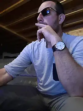 Snapshot of BrunJulienMetis chatting on 5, 4, 2026 BrunJulienMetis online show from 5, 4, 2026